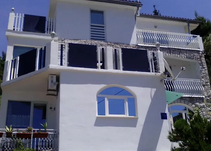 Laura Apartman *