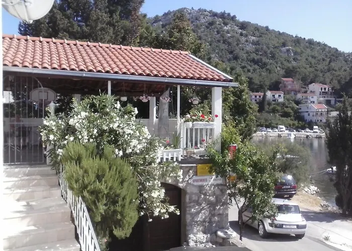 Apartman Laura *