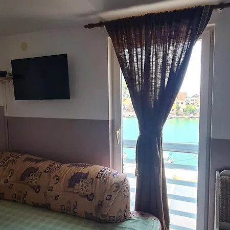 Laura Apartment